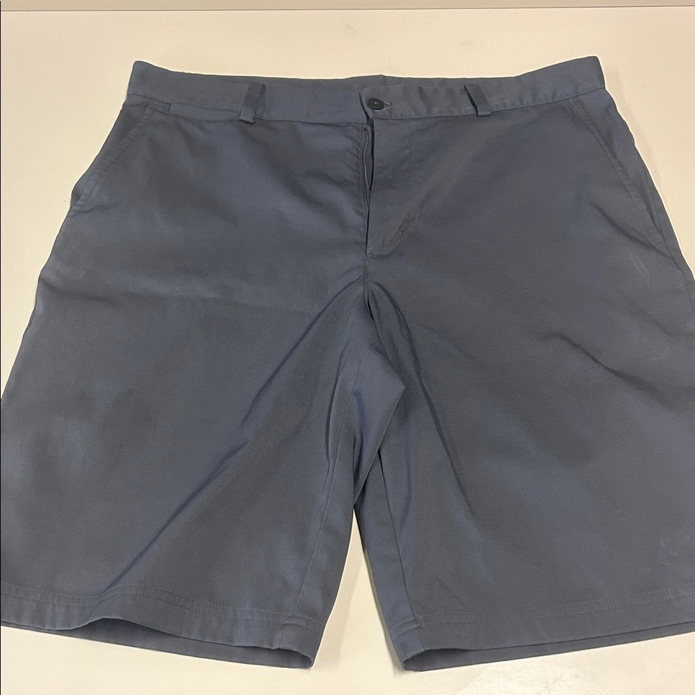 Nike dri fit golf shorts! Like new!